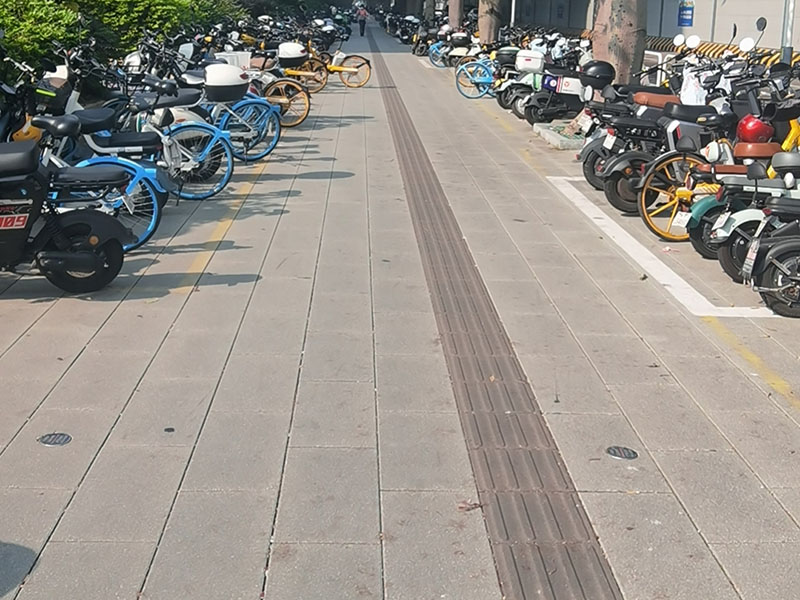 魁奇路地铁口