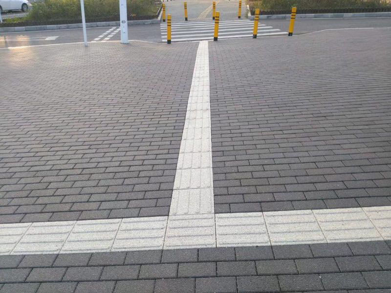 广场人行走道